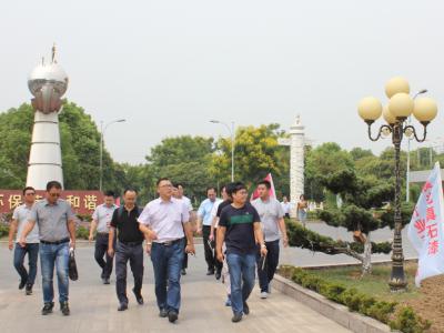 邁步戰(zhàn)略合作：龍湖地產(chǎn)考察晨光工業(yè)園